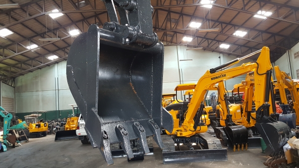 ขาย รถขุด KOMATSU รุ่น PC20-7- มือสองญี่ปุ่น แทรกเหล็ก สลัก บูทเอวแน่น 100\% สวยพร้อมใช้งาน มือถือ 0818753444