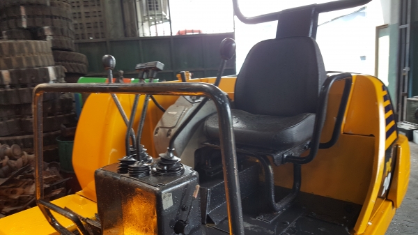 ขาย รถขุด KOMATSU รุ่น PC20-7- มือสองญี่ปุ่น แทรกเหล็ก สลัก บูทเอวแน่น 100\% สวยพร้อมใช้งาน มือถือ 0818753444