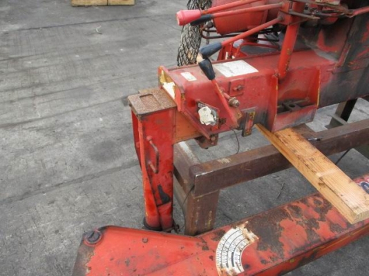 ขายด่วนเครนติดรถบรรทุก(เครื่องทุ่นแรง)   ยี่ห้อ  UNIC เก่านอก /3 ปลอก 2 ชักยกได้ 2 ตัน ใช้งานได้จริงขายราคาถูก