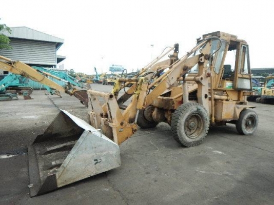 ขายรถตักล้อยาง  ยี่ห้อ KOMATSU  รุ่น  SD25-3 เครื่องยนต์  KOMATSU 6D95 เก่าจากJAPAN  ใช้งานได้จริงสนใจดูสภาพรถได้ ติดต่อ 089-2619445