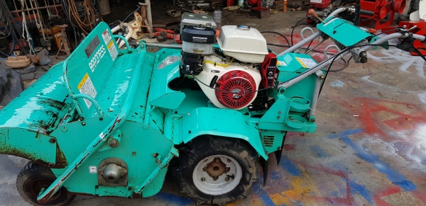 รถตัดหญ้า พร้อมใช้งาน