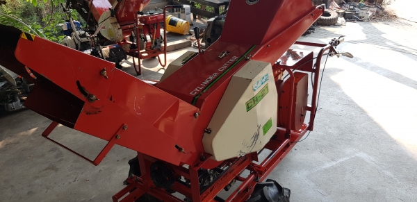 เครื่องย่อยกิ่งไม้ เดินหน้าถอยหลังได้  สอบถามได้ต่อรองได้ขายได้ขาย