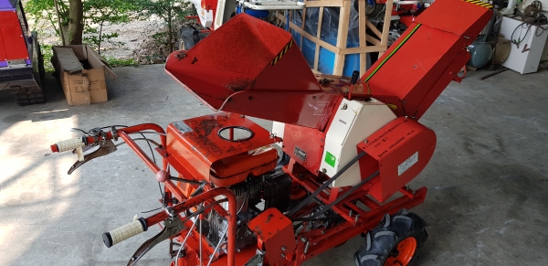 เครื่องย่อยกิ่งไม้ เดินหน้าถอยหลังได้  สอบถามได้ต่อรองได้ขายได้ขาย