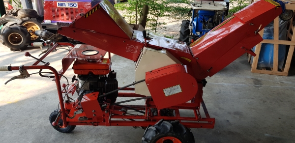 เครื่องย่อยกิ่งไม้ เดินหน้าถอยหลังได้  สอบถามได้ต่อรองได้ขายได้ขาย