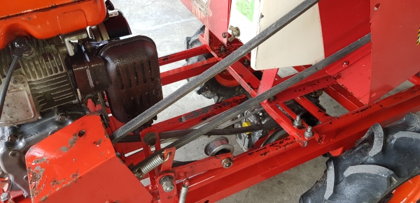 เครื่องย่อยกิ่งไม้ เดินหน้าถอยหลังได้  สอบถามได้ต่อรองได้ขายได้ขาย