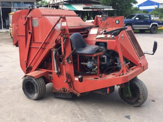 รถกวาดขยะ บนชายหาดและสนามหญ้า เครื่องยนต์ยี่ห้อNISSAN รุ่น A12 ใช้ระบบขับเคลื่อน และทำงานด้วยไฮดรอลิค