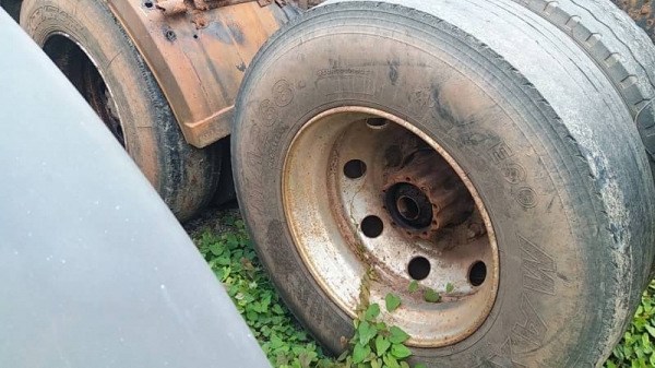 ขาย 220,000 หัวลากแก๊ส 2 เพลา HINO FM 221 เครื่อง EM100- 220 แรง หัวสิงไฮเทค เครื่องดี เกียร์ดี คัชซีผุ เล่มทะเบียน รถอยู่ กทม.แจ้งวัฒนะ 090-772-3710 090-772-3708