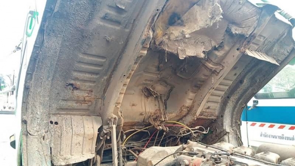 ขาย 220,000 หัวลากแก๊ส 2 เพลา HINO FM 221 เครื่อง EM100- 220 แรง หัวสิงไฮเทค เครื่องดี เกียร์ดี คัชซีผุ เล่มทะเบียน รถอยู่ กทม.แจ้งวัฒนะ 090-772-3710 090-772-3708