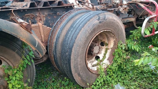 ขาย 220,000 หัวลากแก๊ส 2 เพลา HINO FM 221 เครื่อง EM100- 220 แรง หัวสิงไฮเทค เครื่องดี เกียร์ดี คัชซีผุ เล่มทะเบียน รถอยู่ กทม.แจ้งวัฒนะ 090-772-3710 090-772-3708