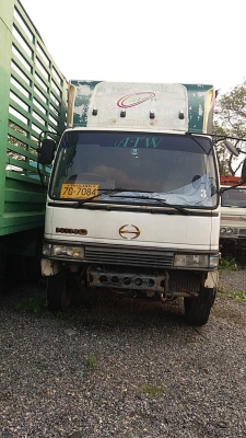 ขาย 460,000 รถหกล้อตุ้แห้ง HINO FF177 เครื่อง EH 700- 168แรง ตู้ยาว 7.20 หัวบาง ยางดี คีชซีสวย เครื่องดี เกียร์ดี เอกสารเล่มทะเบียน รถสวยพร้อมใช้ รถอยู่ กทม.แจ้งวัฒนะ 090-772-3710 090-772-3708