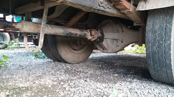 ขาย 460,000 รถหกล้อตุ้แห้ง HINO FF177 เครื่อง EH 700- 168แรง ตู้ยาว 7.20 หัวบาง ยางดี คีชซีสวย เครื่องดี เกียร์ดี เอกสารเล่มทะเบียน รถสวยพร้อมใช้ รถอยู่ กทม.แจ้งวัฒนะ 090-772-3710 090-772-3708