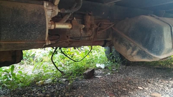 ขาย 180,000 รถบรรทุกหกล้อ HINO KM 310 หัวดี ยางดี คีชซีสวย กะบะบรรทุก กว้าง 2.20 ม.ยาว 4.25 ม. สูง 2.0 ม.เอกสารเล่มทะเบียน รถอยู่ กทม.แจ้งวัฒนะ 090-772-3710 090-772-3708