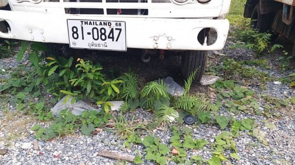 ขาย 180,000 รถบรรทุกหกล้อ HINO KM 310 หัวดี ยางดี คีชซีสวย กะบะบรรทุก กว้าง 2.20 ม.ยาว 4.25 ม. สูง 2.0 ม.เอกสารเล่มทะเบียน รถอยู่ กทม.แจ้งวัฒนะ 090-772-3710 090-772-3708