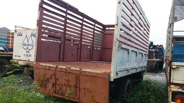 ขาย 180,000 รถบรรทุกหกล้อ HINO KM 310 หัวดี ยางดี คีชซีสวย กะบะบรรทุก กว้าง 2.20 ม.ยาว 4.25 ม. สูง 2.0 ม.เอกสารเล่มทะเบียน รถอยู่ กทม.แจ้งวัฒนะ 090-772-3710 090-772-3708