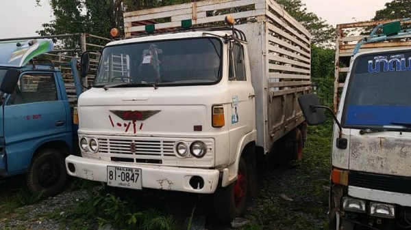 ขาย 180,000 รถบรรทุกหกล้อ HINO KM 310 หัวดี ยางดี คีชซีสวย กะบะบรรทุก กว้าง 2.20 ม.ยาว 4.25 ม. สูง 2.0 ม.เอกสารเล่มทะเบียน รถอยู่ กทม.แจ้งวัฒนะ 090-772-3710 090-772-3708