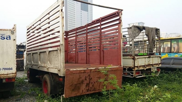 ขาย 180,000 รถบรรทุกหกล้อ HINO KM 310 หัวดี ยางดี คีชซีสวย กะบะบรรทุก กว้าง 2.20 ม.ยาว 4.25 ม. สูง 2.0 ม.เอกสารเล่มทะเบียน รถอยู่ กทม.แจ้งวัฒนะ 090-772-3710 090-772-3708