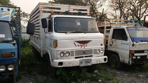 ขาย 180,000 รถบรรทุกหกล้อ HINO KM 310 หัวดี ยางดี คีชซีสวย กะบะบรรทุก กว้าง 2.20 ม.ยาว 4.25 ม. สูง 2.0 ม.เอกสารเล่มทะเบียน รถอยู่ กทม.แจ้งวัฒนะ 090-772-3710 090-772-3708