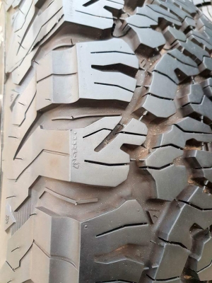 ขายยาง BF KO2 285/75/16 ปี 17 พร้อมล้อ KMC 16X8 ออฟ 0 ขายยาง BF KO2 285/75/16 ปี 17 พร้อมล้อ KMC 16X8 ออฟ 0