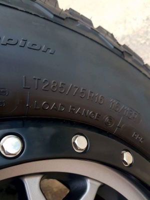 ขายยาง BF KO2 285/75/16 ปี 17 พร้อมล้อ KMC 16X8 ออฟ 0