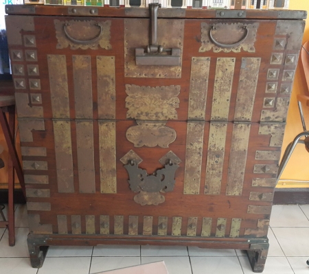 ขายตู้ไม้เก่าโบราณ อายุมากกว่า 138 ปี ในยุคศตวรรตที่ 19 สภาพสมบูรณ์