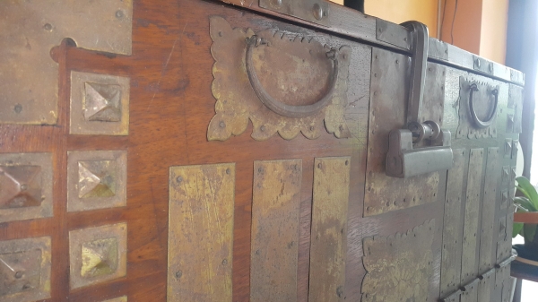 ขายตู้ไม้เก่าโบราณ อายุมากกว่า 138 ปี ในยุคศตวรรตที่ 19 สภาพสมบูรณ์