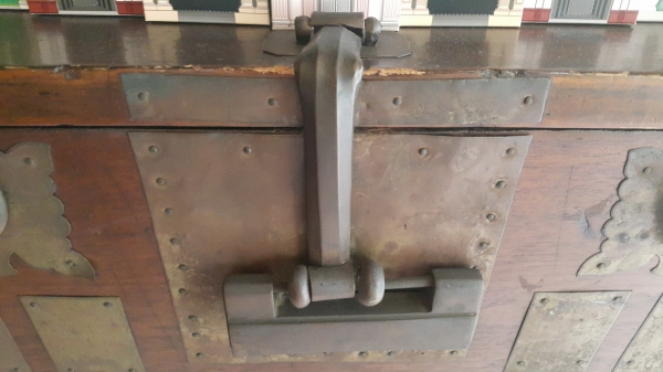 ขายตู้ไม้เก่าโบราณ อายุมากกว่า 138 ปี ในยุคศตวรรตที่ 19 สภาพสมบูรณ์