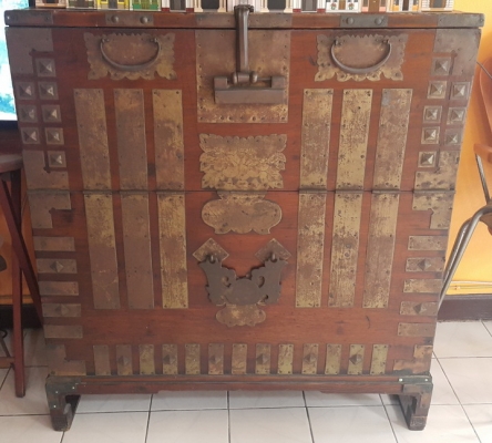 ขายตู้ไม้เก่าโบราณ อายุมากกว่า 138 ปี ในยุคศตวรรตที่ 19 สภาพสมบูรณ์