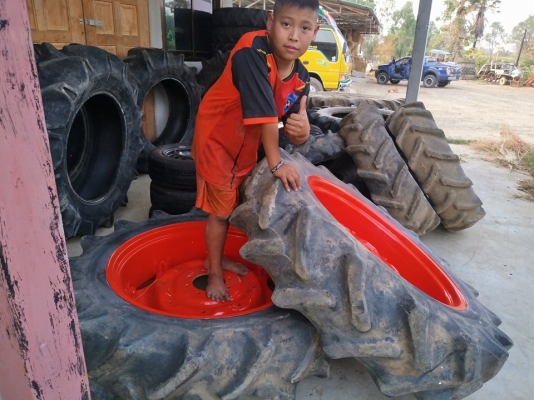 18000บาทลดสุดๆงดต่อรองครับ  ล้อล้อหลังรถไถ M5000/6040 พร้อมยาง 1คู่ สภาพสวย85\%  พร้อมใช้