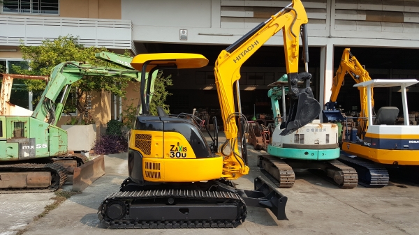 ขาย รถขุด HITACHI รุ่น ZX30 มือสองญี่ปุ่น  แทรกเหล็ก สลัก บูทเอวแน่น 100\% สวยพร้อมใช้งาน มือถือ 0818753444  สอบถามเพิ่มเติมได้ที่ http://line.me/ti/p/mFkzr50JVd