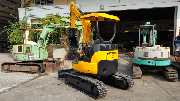 ขาย รถขุด HITACHI รุ่น ZX30 มือสองญี่ปุ่น  แทรกเหล็ก สลัก บูทเอวแน่น 100\% สวยพร้อมใช้งาน มือถือ 0818753444  สอบถามเพิ่มเติมได้ที่ http://line.me/ti/p/mFkzr50JVd