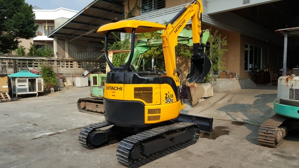 ขาย รถขุด HITACHI รุ่น ZX30 มือสองญี่ปุ่น  แทรกเหล็ก สลัก บูทเอวแน่น 100\% สวยพร้อมใช้งาน มือถือ 0818753444  สอบถามเพิ่มเติมได้ที่ http://line.me/ti/p/mFkzr50JVd