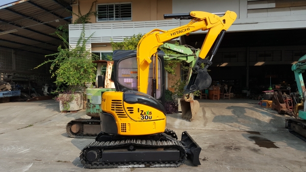 ขาย รถขุด HITACHI รุ่น ZX30 มือสองญี่ปุ่น  แทรกเหล็ก สลัก บูทเอวแน่น 100\% สวยพร้อมใช้งาน มือถือ 0818753444  สอบถามเพิ่มเติมได้ที่ http://line.me/ti/p/mFkzr50JVd