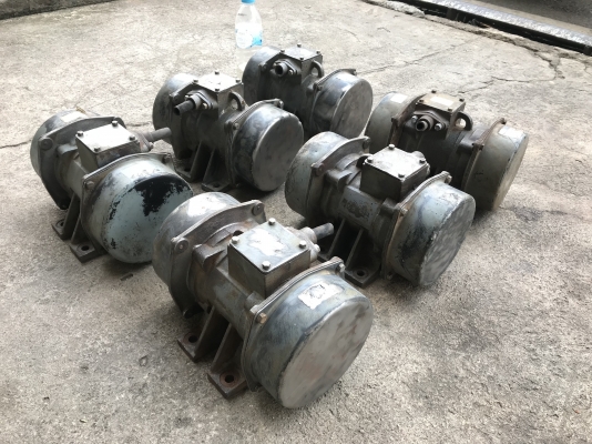 ขายมอเตอร์สั่น-เขย่า Uras Vibrator 1/3HP. 380V made in Japan สภาพดี สั่นแรง พร้อมใช้งาน มี 6ตัว ราคาตัวละ 3,600 บาท