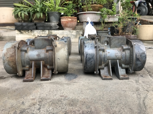 ขายมอเตอร์สั่น-เขย่า Uras Vibrator 1/3HP. 380V made in Japan สภาพดี สั่นแรง พร้อมใช้งาน มี 6ตัว ราคาตัวละ 3,600 บาท