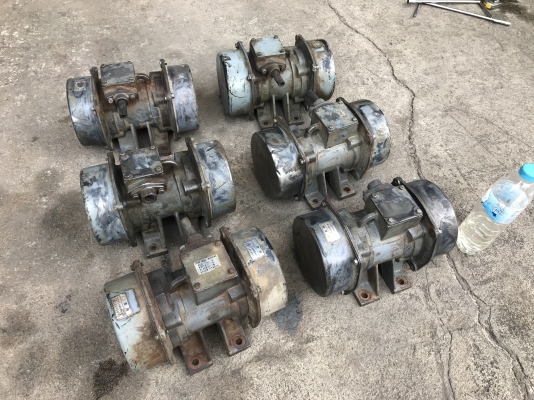 ขายมอเตอร์สั่น-เขย่า Uras Vibrator 1/3HP. 380V made in Japan สภาพดี สั่นแรง พร้อมใช้งาน มี 6ตัว ราคาตัวละ 3,600 บาท