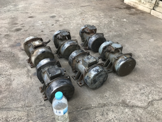 ขายมอเตอร์สั่น-เขย่า Uras Vibrator 1/3HP. 380V made in Japan สภาพดี สั่นแรง พร้อมใช้งาน มี 6ตัว ราคาตัวละ 3,600 บาท