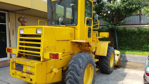 ขายรถตักล้อยาง KOMATSU รุ่น WA100-1 รถเก่าใจญี่ปุ่น ไม่เคยผ่านการใช้งานในไทย ชั่วโมงทำงานน้อย