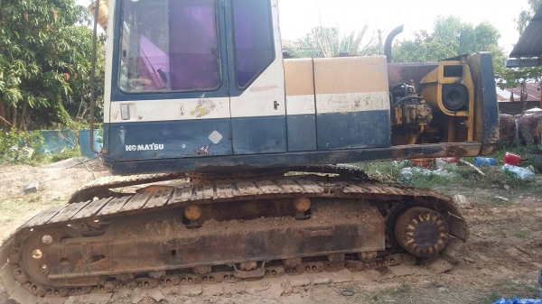 ขายแม็คโคร KOMATSU PC200-5. รถสภาพพร้อมใช้งาน เครื่องปั้มดี  โซ่ช่วงล่างพร้อมใช้งาน  เอกสารใบอินวยซ์  สนใจสบถาม 088-3223272.  คุณ ตั้ม