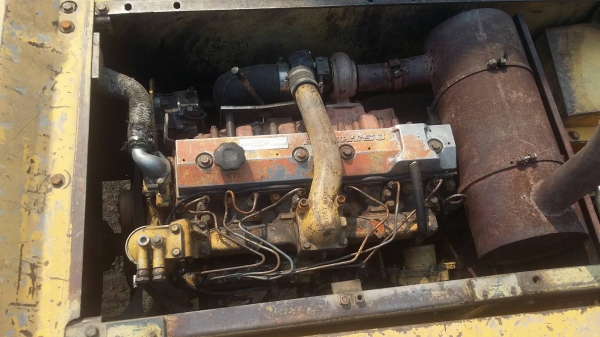 ขายแม็คโคร KOMATSU PC200-5. รถสภาพพร้อมใช้งาน เครื่องปั้มดี  โซ่ช่วงล่างพร้อมใช้งาน  เอกสารใบอินวยซ์  สนใจสบถาม 088-3223272.  คุณ ตั้ม