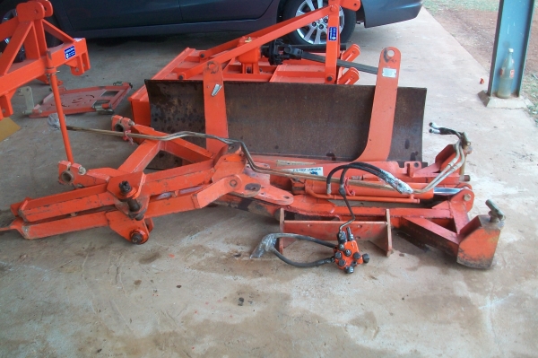 ขายดันหน้ารถไถรุ่นL34,36สภาพดีอุปกรณ์ครบทุกชิ้นน๊อตครบทุกตัวเอาไปประกอบใช่งานได้เลย