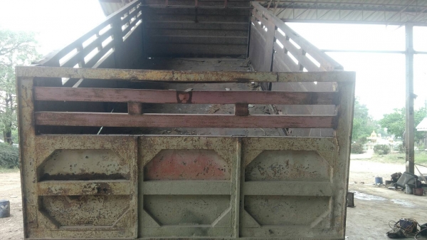 10ล้อ2เพลาดั้ม HINO FM1M  วางเครื่องK13C ติดก๊าชCNG ในเล่มลง 360แรง เครื่องเดินเรียบมาก คัสชีมีบวมตัวชับในช่วงเกียร์ ตัวเมนคัสชีแท้ ปกติ กระทะล้อและยางขาด4ชุด ถัาจะวิ่งกลับต้องเช็คระบบเบรคและระบบครัช สภาพหัวดูดี กระมีผุบริเวณแผ่นพื้นด้านข้าง ภาษีต้องชำระ3