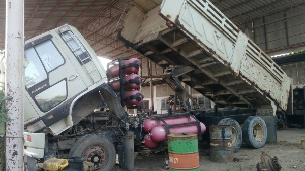 10ล้อ2เพลาดั้ม HINO FM1M วางเครื่องK13C ติดก๊าชCNG ในเล่มลง 360แรง เครื่องเดินเรียบมาก คัสชีมีบวมตัวชับในช่วงเกียร์ ตัวเมนคัสชีแท้ ปกติ กระทะล้อและยางขาด4ชุด ถัาจะวิ่งกลับต้องเช็คระบบเบรคและระบบครัช สภาพหัวดูดี กระมีผุบริเวณแผ่นพื้นด้านข้าง ภาษีต้องชำระ3 10ล้อ2เพลาดั้ม HINO FM1M วางเครื่องK13C ติดก๊าชCNG ในเล่มลง 360แรง เครื่องเดินเรียบมาก คัสชีมีบวมตัวชับในช่วงเกียร์ ตัวเมนคัสชีแท้ ปกติ กระทะล้อและยางขาด4ชุด ถัาจะวิ่งกลับต้องเช็คระบบเบรคและระบบครัช สภาพหัวดูดี กระมีผุบริเวณแผ่นพื้นด้านข้าง ภาษีต้องชำระ3