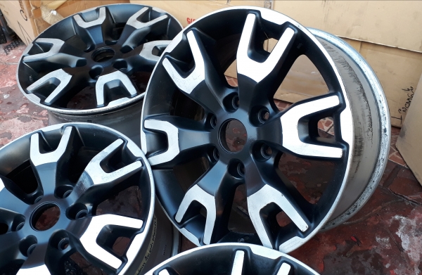 ายล้อแม็ก FORD RANGER ขอบ 18 ถอดจาก NAVARA