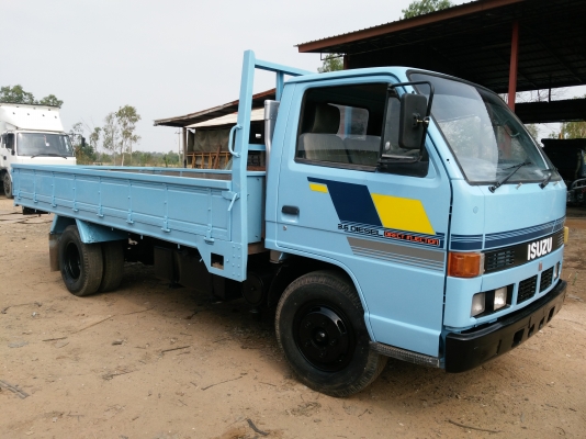 ISUZU. NKR 110. แรง เครื่องดี ครัชชีสวย เอกสารพร้อม รถพร้อมใช้งาน