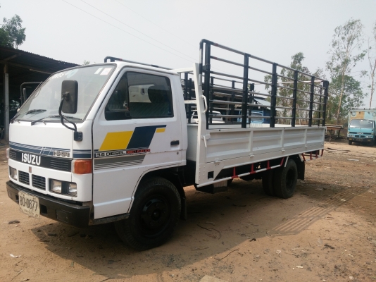 ISUZU. NKR 110 แรง เครื่องดี ครัชชีสวย เอกสารพร้อมโอน