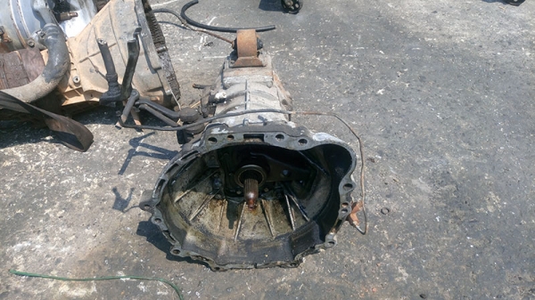 ขายเกียร์รถตู้โตโยต้าห้าสปีดราคาถูก