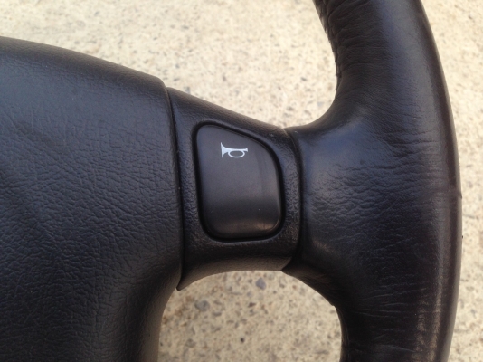 วงพวงมาลัยหนัง isuzu mu ใส่ isuzu vega dragon 2000 บาท