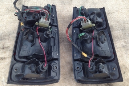 ไฟท้าย isuzu mu ใส่ tfr cameo vega ขอบดำ คู่ละ1200บาท