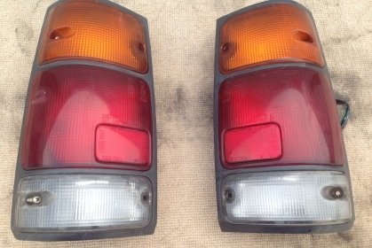 ไฟท้าย isuzu mu ใส่ tfr cameo vega ขอบดำ คู่ละ1200บาท