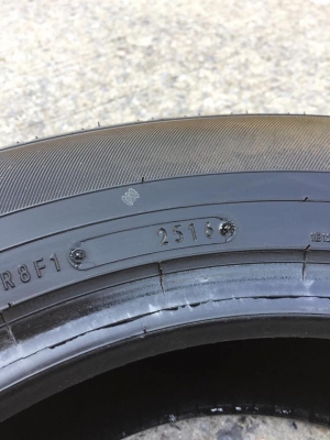 ขายยาง DUNLOP ENASAVE EC300+ 215-60-16 ปี16 ชุดละ 4,400 บาท